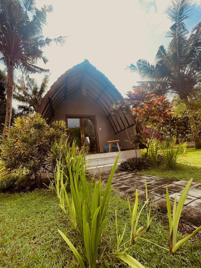 อาปิต ลาวัง วิลลา แอนด์ เรสโต Hotel Batununggul ภายนอก รูปภาพ
