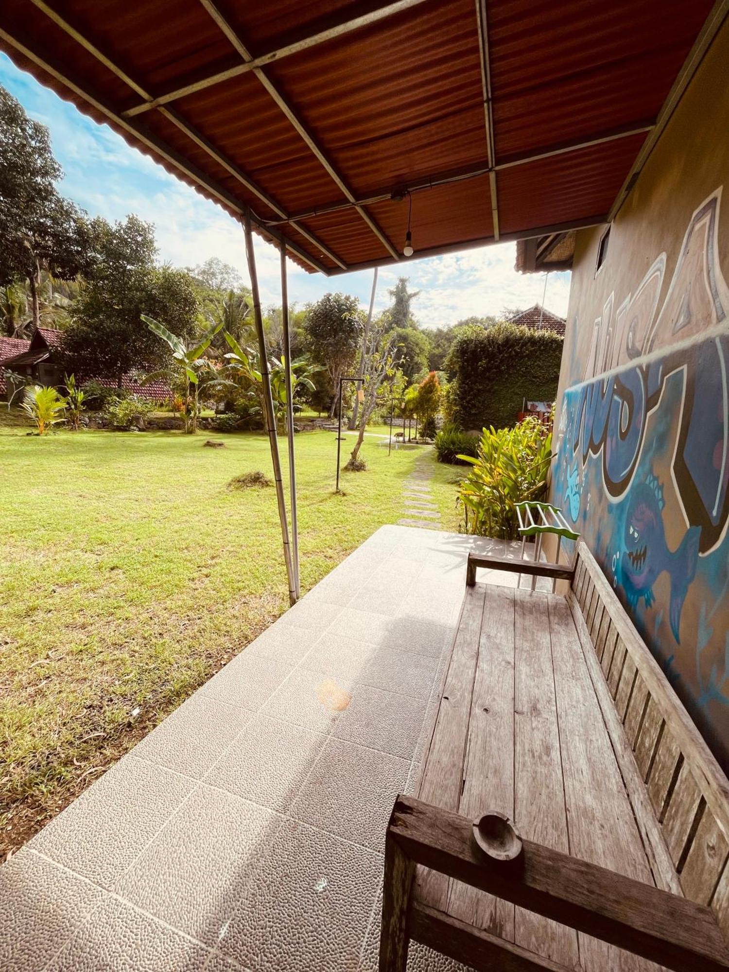 อาปิต ลาวัง วิลลา แอนด์ เรสโต Hotel Batununggul ภายนอก รูปภาพ