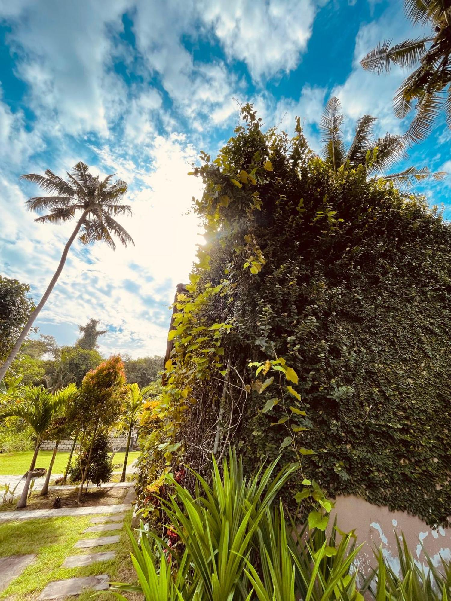 อาปิต ลาวัง วิลลา แอนด์ เรสโต Hotel Batununggul ภายนอก รูปภาพ